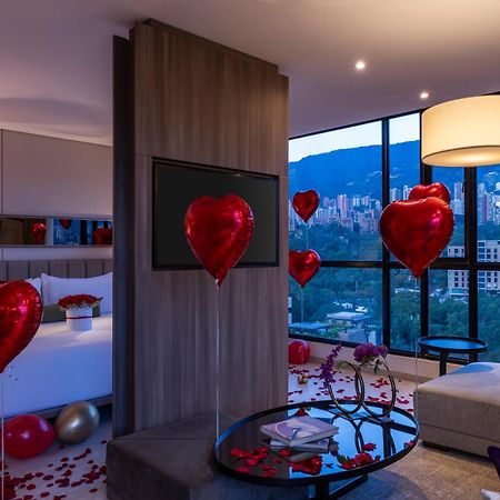 Hotel York Luxury Suites Medellin By Preferred المظهر الخارجي الصورة A bedroom at the hotel