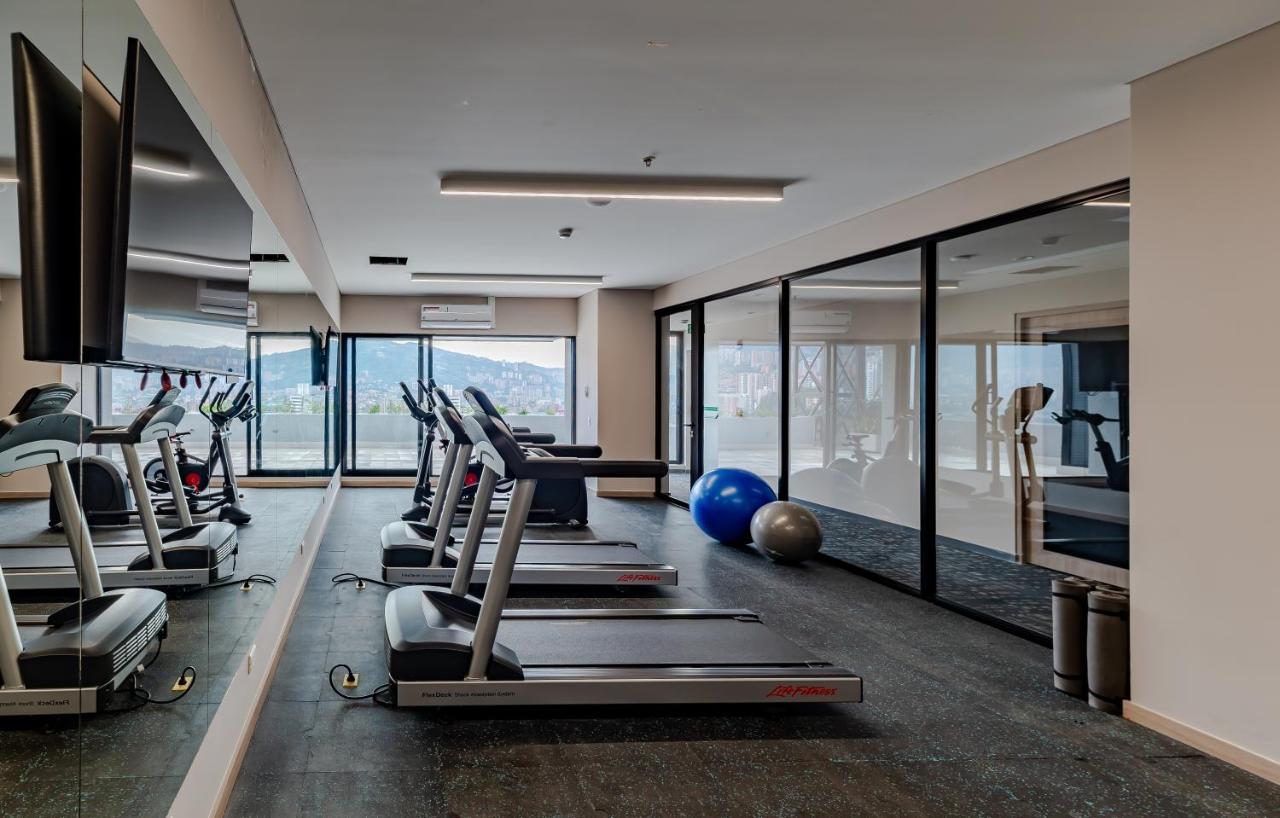 Hotel York Luxury Suites Medellin By Preferred المظهر الخارجي الصورة The gym at the hotel