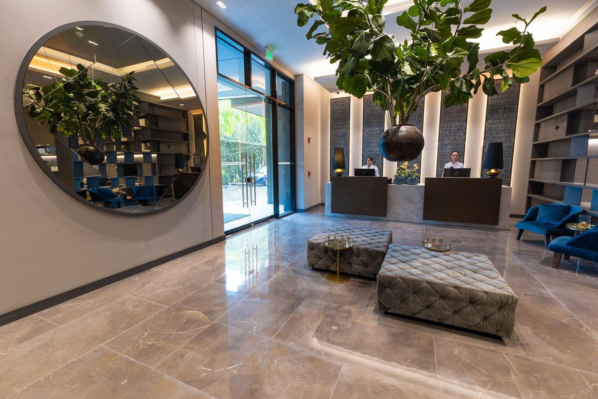 Hotel York Luxury Suites Medellin By Preferred المظهر الخارجي الصورة The lobby of the hotel
