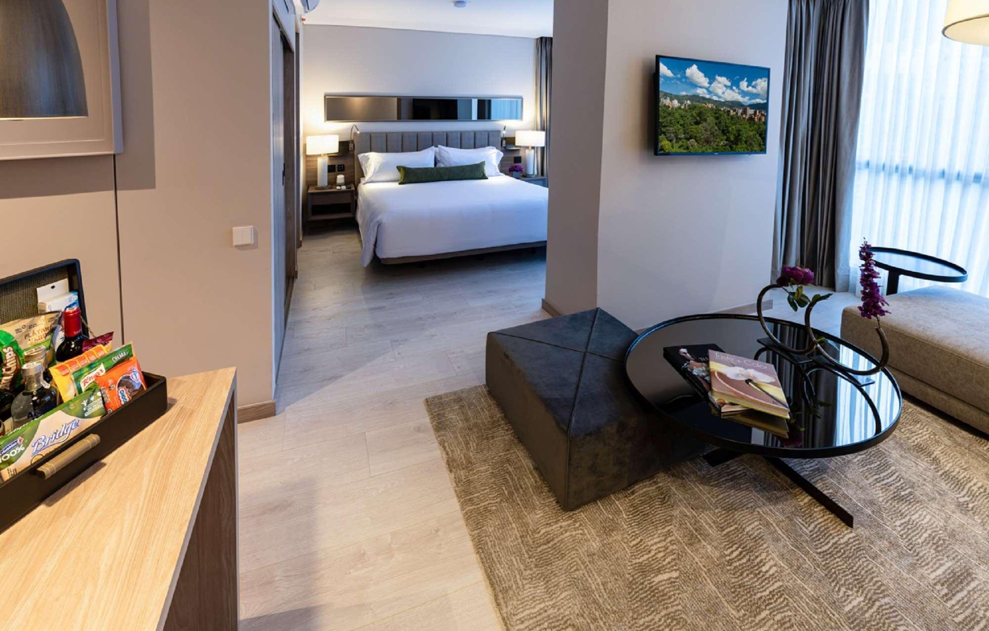 Hotel York Luxury Suites Medellin By Preferred المظهر الخارجي الصورة A suite at the hotel