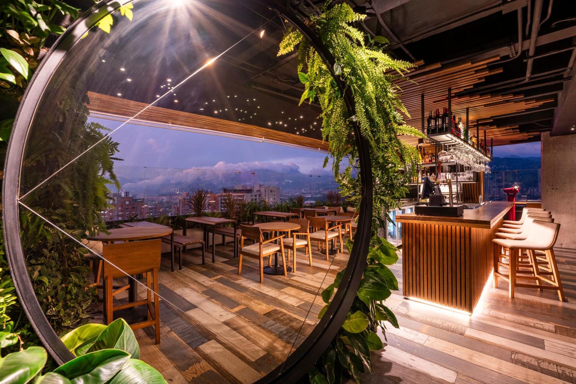Hotel York Luxury Suites Medellin By Preferred المظهر الخارجي الصورة The interior of the Starbucks Reserve Roastery in Kyoto, Japan